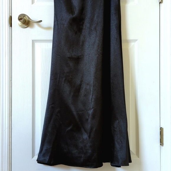 Lulu's On the Guest List Satin One-Shoulder Formal A-Line Maxi Dress Black Small - Picture 9 of 16